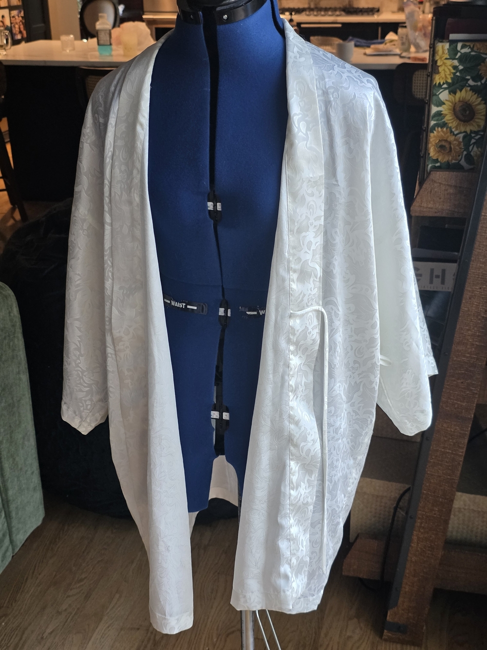 Vintage Victoria's Secret Gold Label Ivory Floral Jacquard Robe